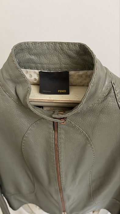 Кожаная оригинальная женская куртка Fendi