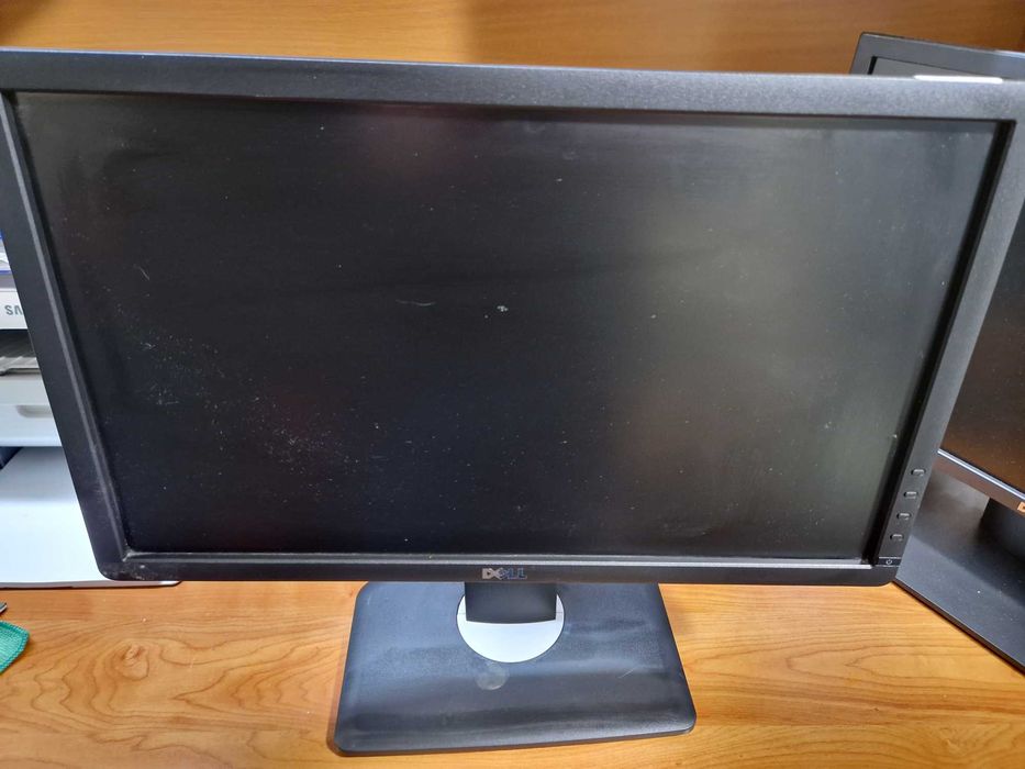 Monitor Dell CN-0W5HWR  3 SZT  w dobrym stanie