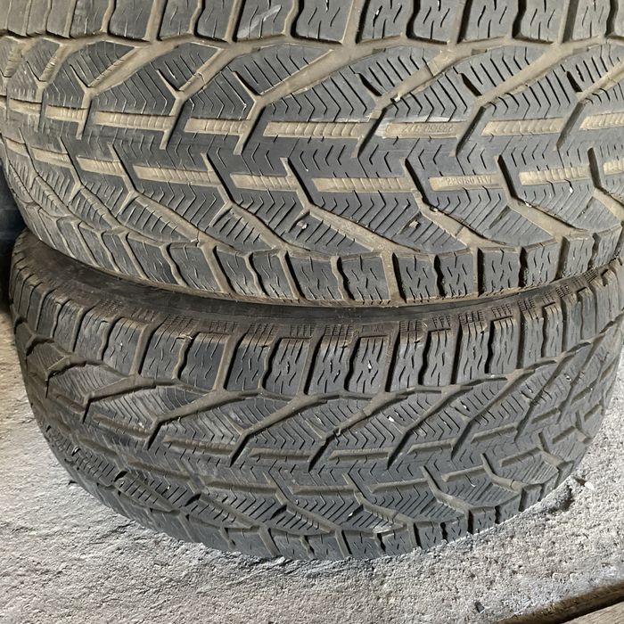 Продам два ската  225/50/17 WINTER