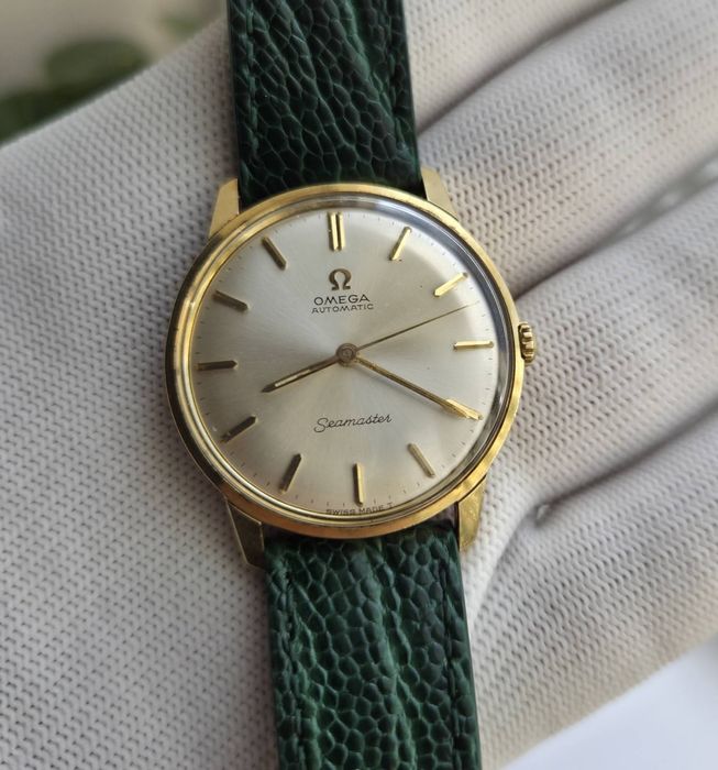 Золотий швейцарскій годинник Omega