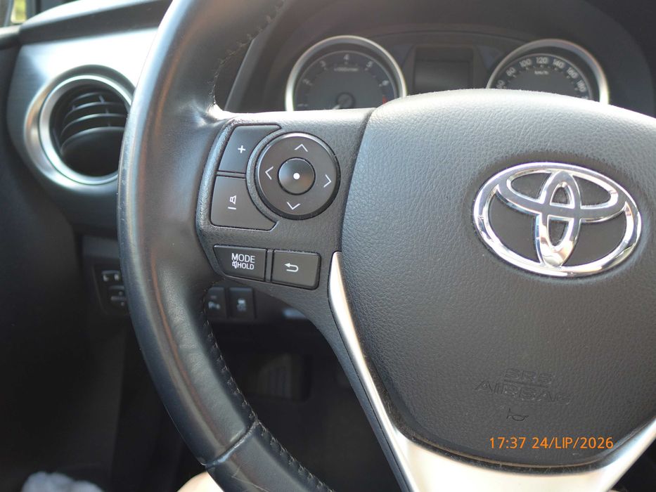 Toyota Auris 1,6 132 KM