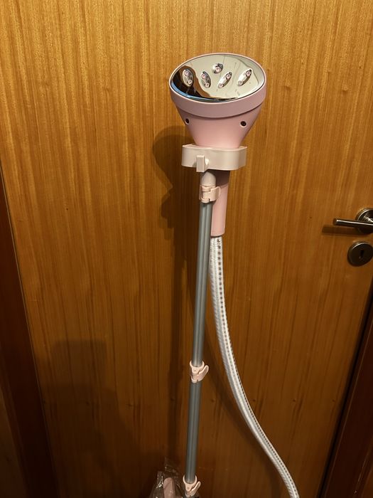 Ferro de engomar vertical