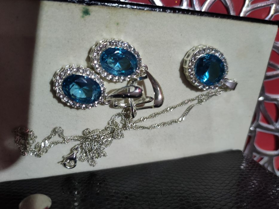 Zestaw biżuterii srebrnej z niebieskim oczkiem