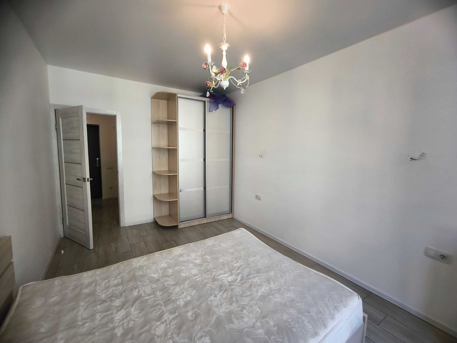 Здам простору 1К біля Центрального Парку. Диван на кухні. Гардероб