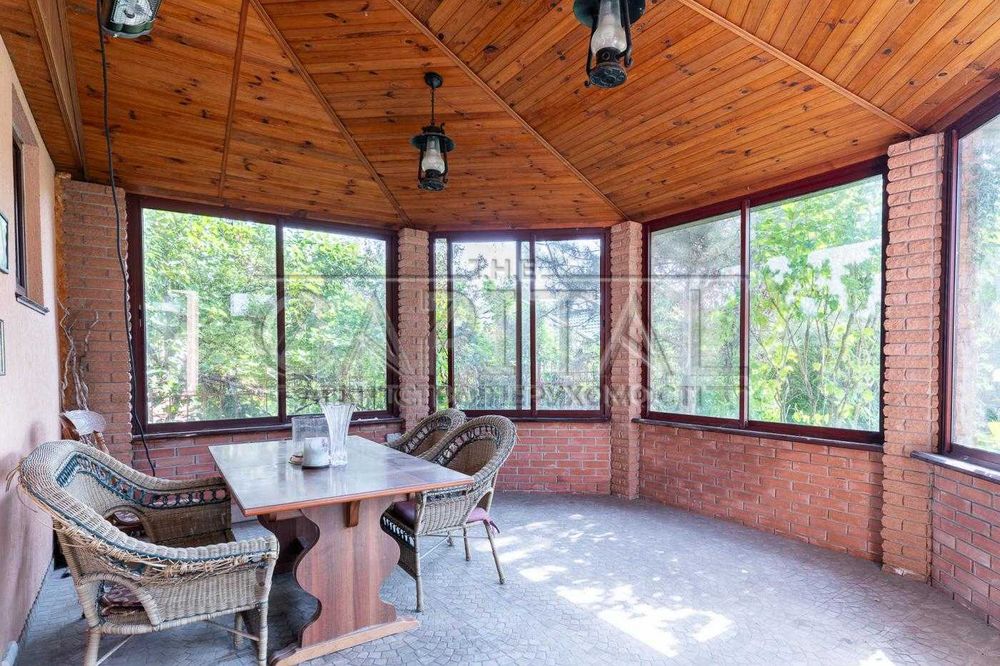 Продаж будинку 270 м Осокорки — 3 поверхи, 5 соток, готовий для життя