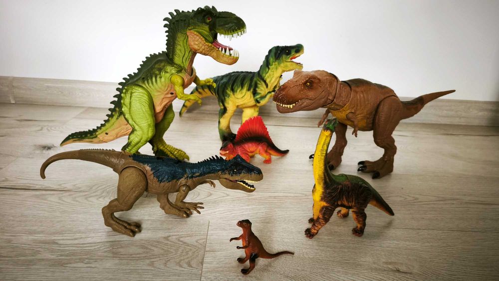 Zestaw zabawek dinozaurów