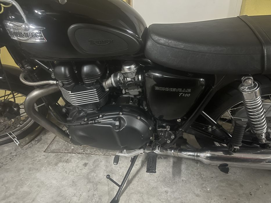Triumpf  T100 Bonneville