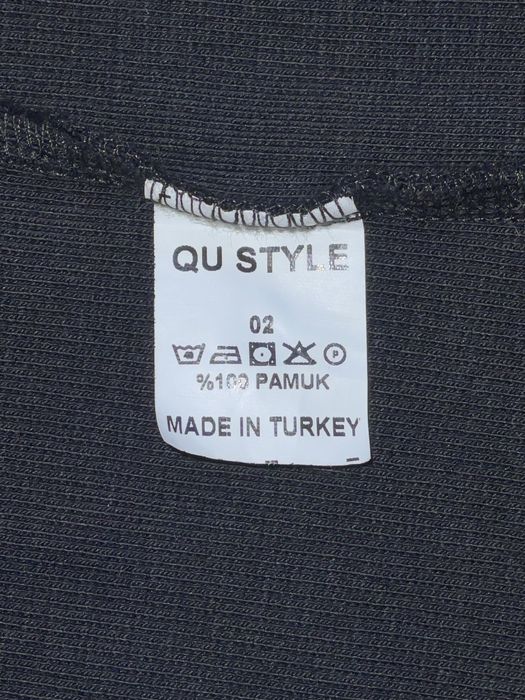 Чорна майка в рубчик Qu Style