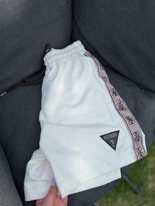 Новий костюм Guess розмір S