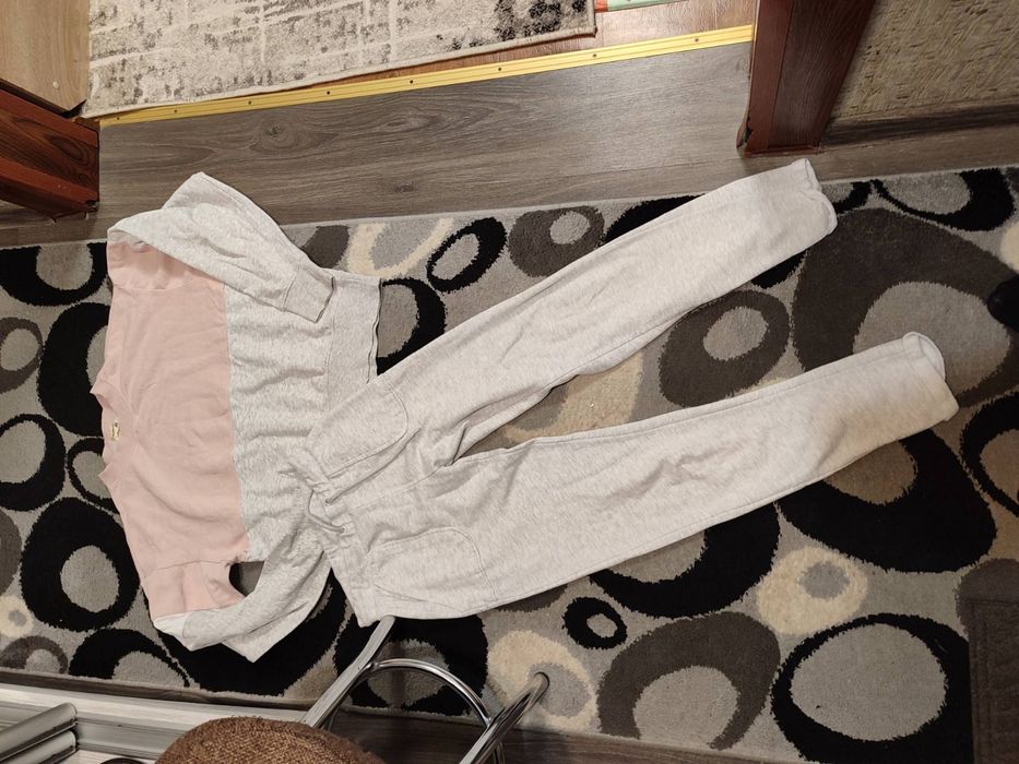 Спортивний костюм на дівчинку сірого кольору