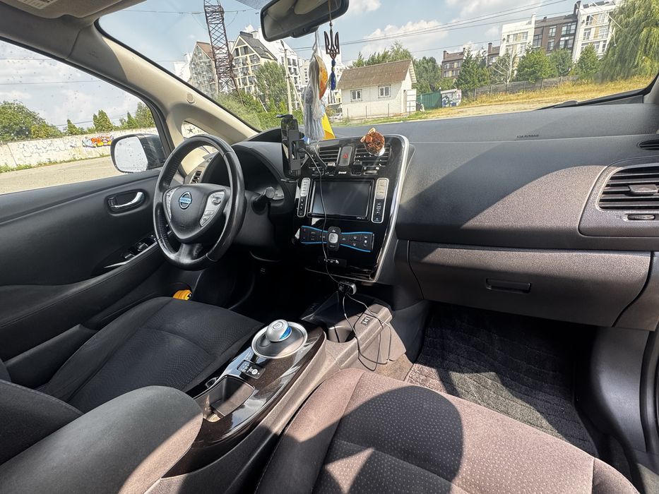 Продам Nissan Leaf 2016