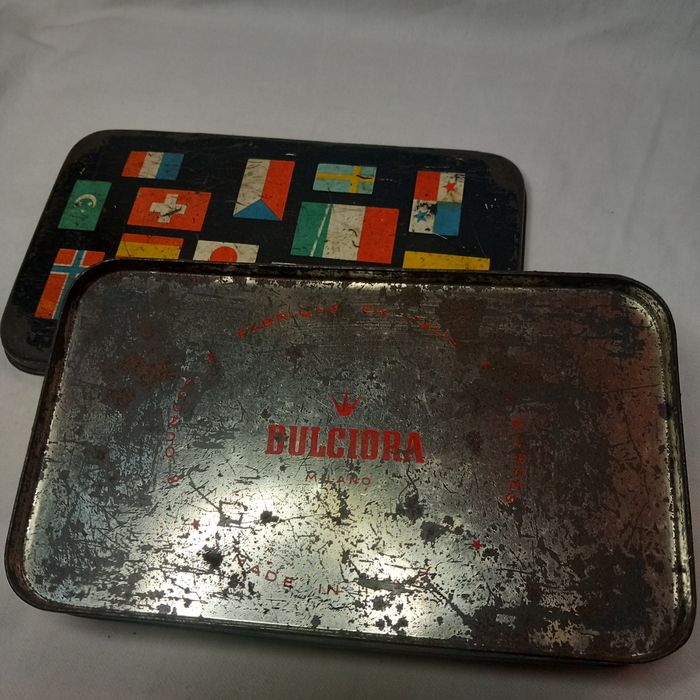 Caixa vintage em lata