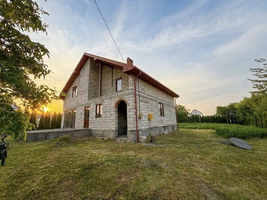 Продаж сучасного будинку в Меденичах