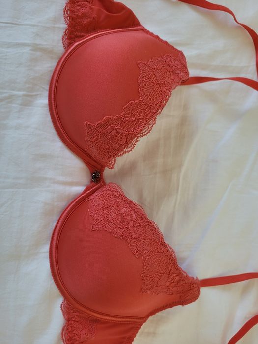 Biustonosz czerwony kolor H&M 75C