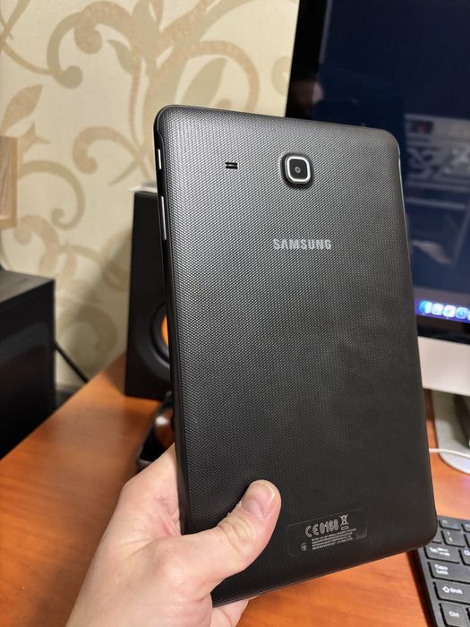 Планшет Samsung 9.6 дюйми