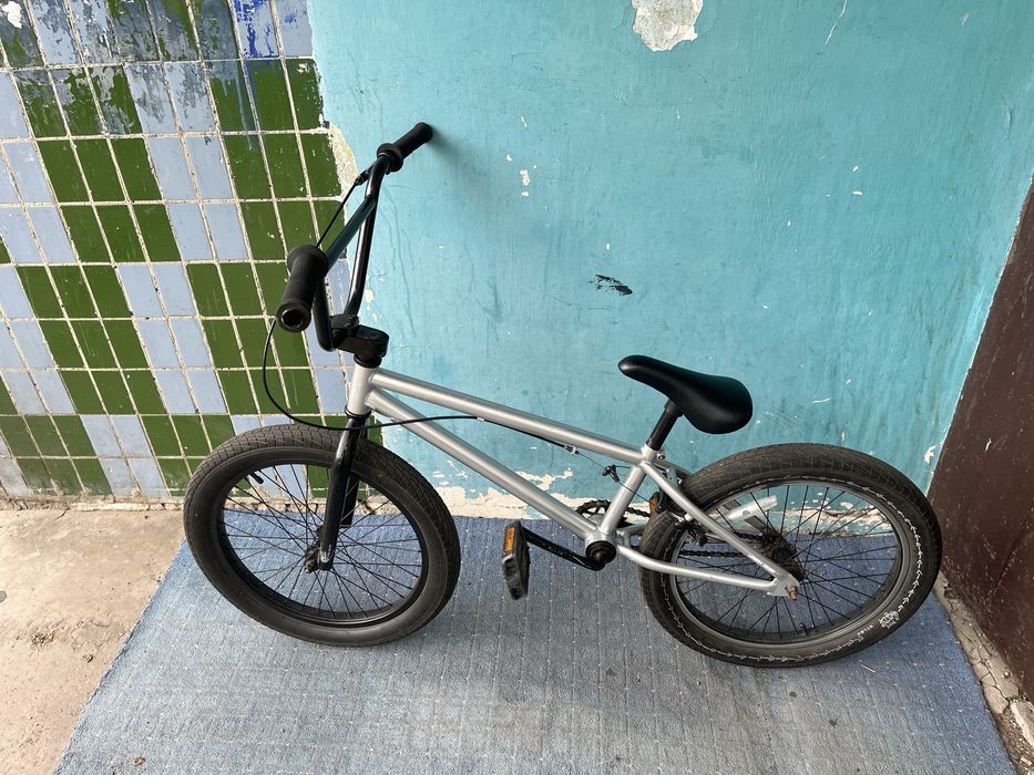 Велосипед BMX.