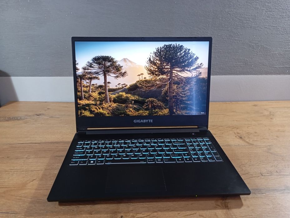 Gigabyte G5 KD / RTX 3060 / 144Hz + podstawka chłodząca Redragon (Potrzebuje szybko sprzedać)