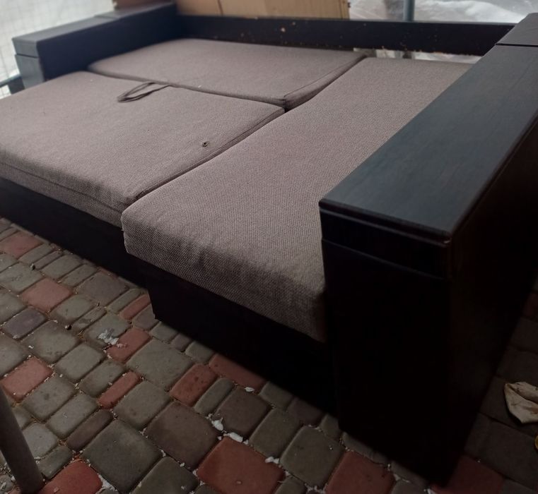 Продам диван угловой.