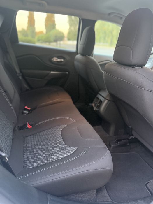 Продам Jeep Cherokee