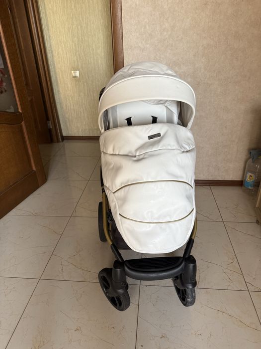 Детская коляска 2в1 Mioobaby ZOOM  Royal Edition в расцветке  White/Go