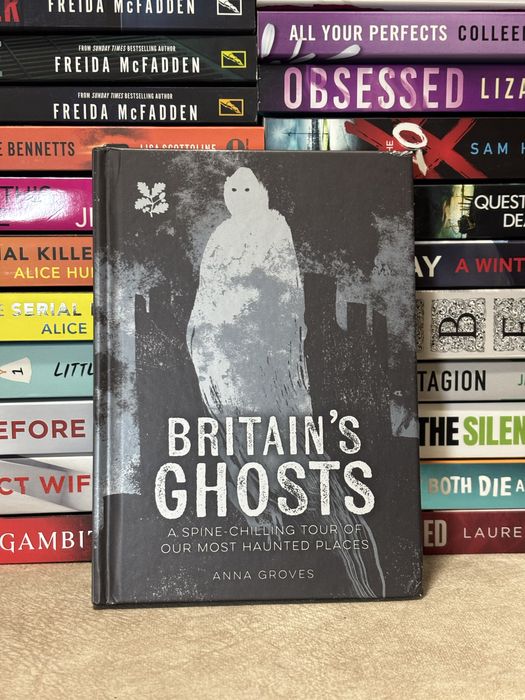 Книга англійською Britain’s Ghosts