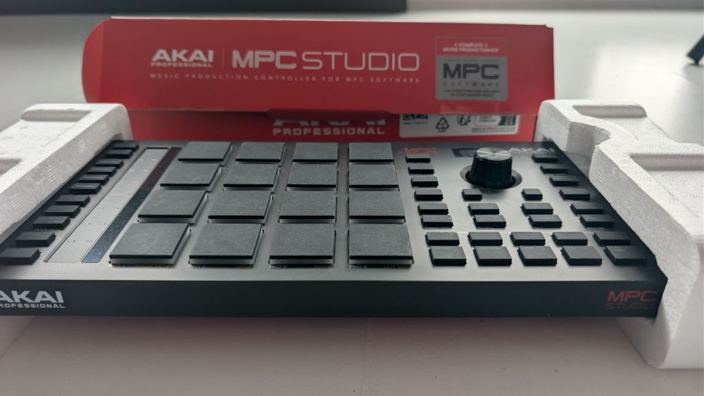 Akai MPC II Studio