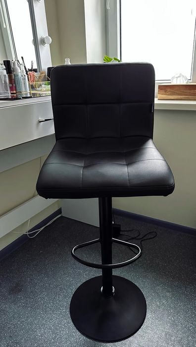 Барний стілець, стульчик візажиста бровіста