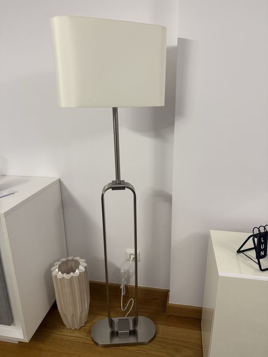 Candeeiro pé IKEA