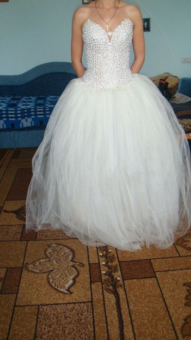 Весільня сукня кольору шампанського