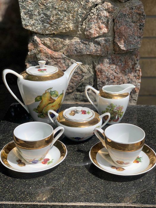 Старовинні вази .Чарівна ваза Limoges Veritable Bleu du Four Rehausse