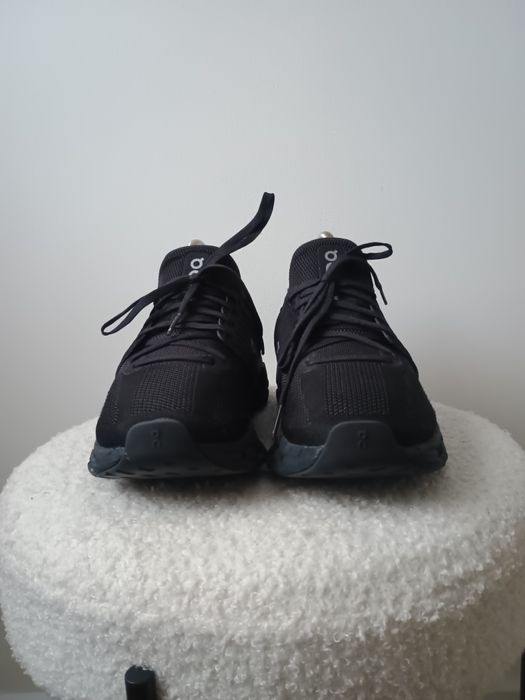 Оригінальні кросівки on cloud