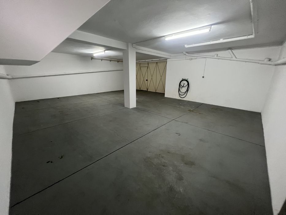 Arrendo garagem com 63m2