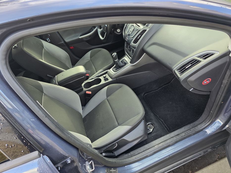 Ford focus mk3 1.6 125km LPG sam parkuje tempomat Grzana szyba