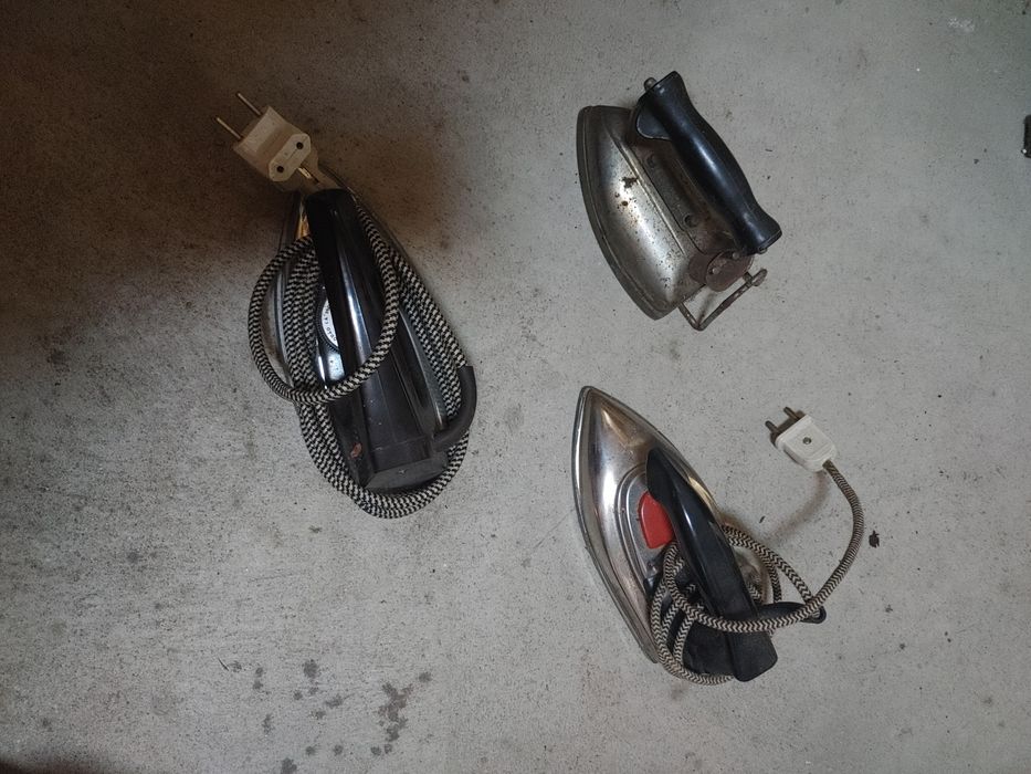 Ferros de engomar antigos