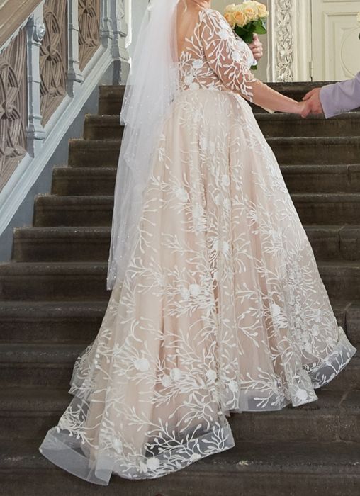 Продам весільну сукню з салону М - L-XL