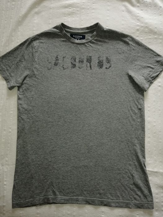 T-shirt cinza Sacor