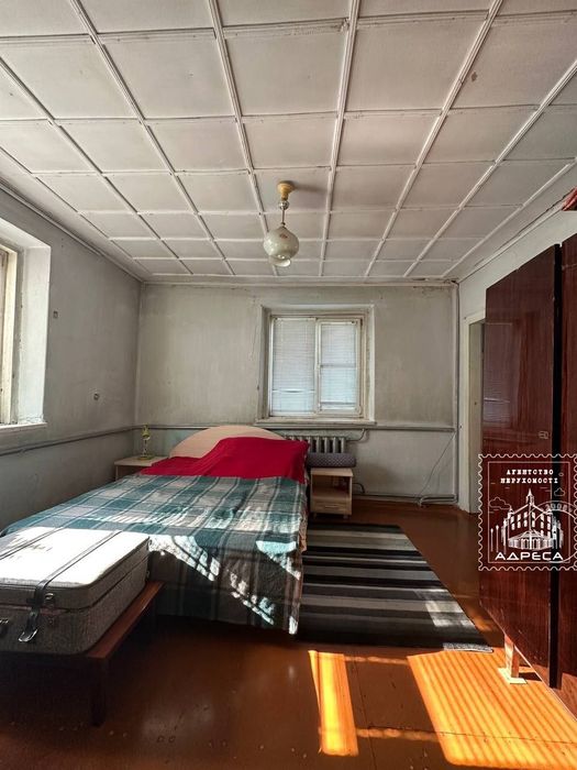 Продаж будинку з земельною ділянкою