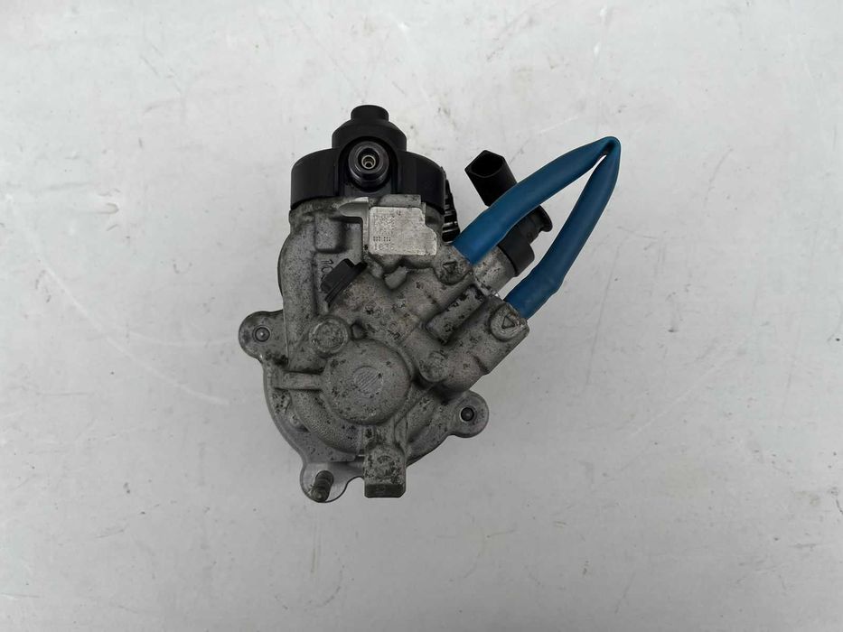 VW GOLF VII 7 1.6 TDI ТНВД , Паливний насос 04L130755D Bosh