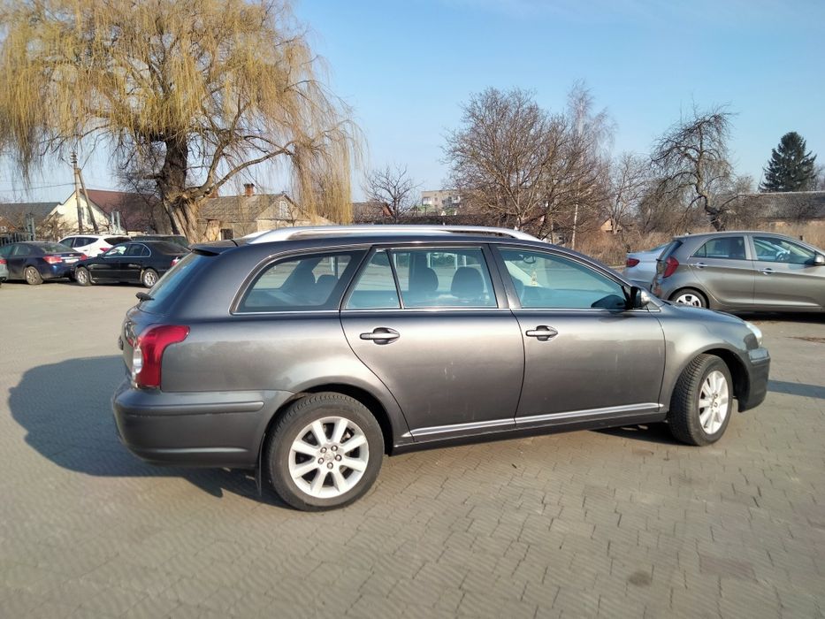 Тойота  Авенсіс .