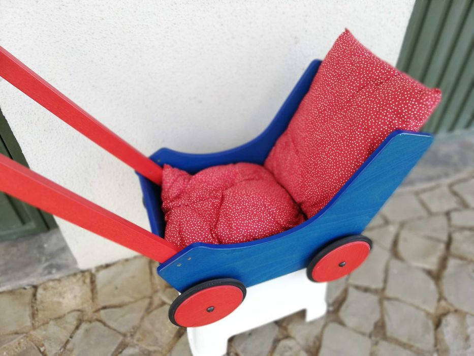 Carrinho Bonecas em madeira