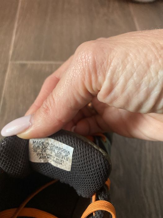 Продам кросівки на хлопчика Salomon