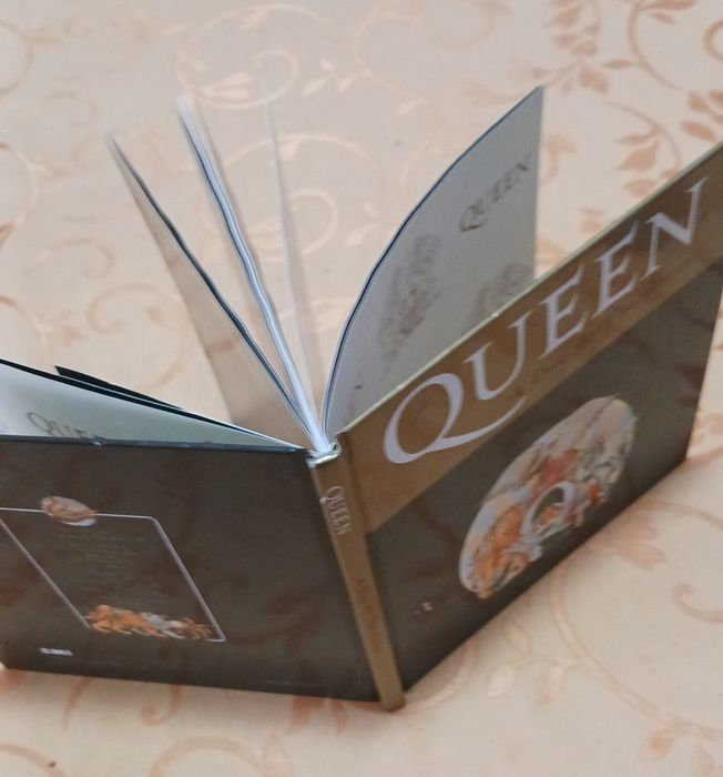 Discografia completa Queen-24 livros +24 CDs Remasterizados