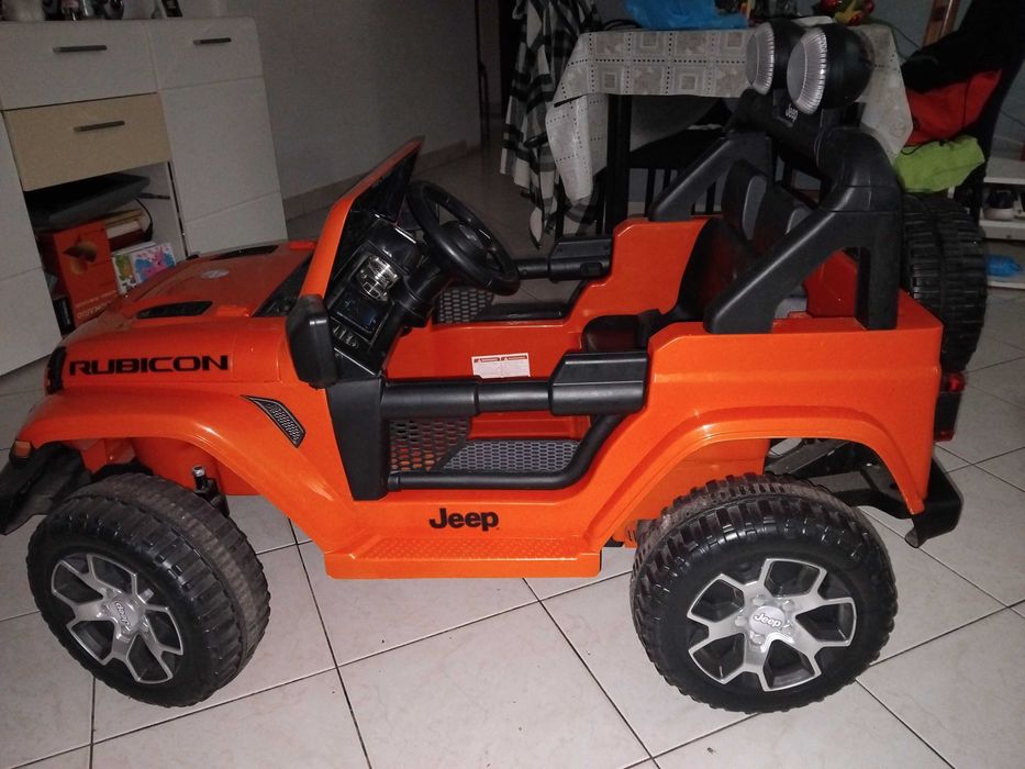 Jipe de criança com comando