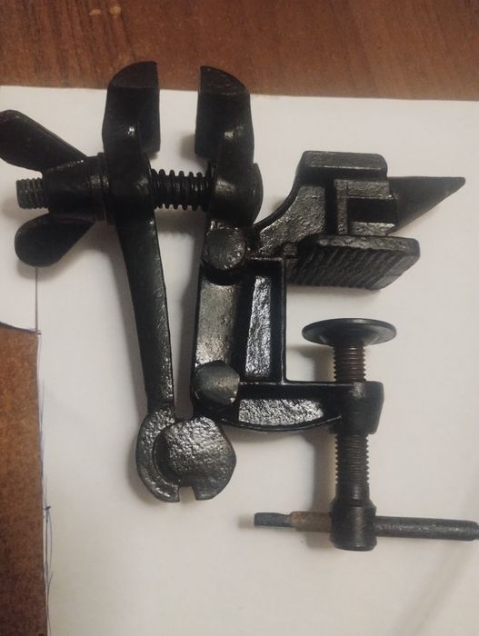 Гаражний розпродаж.