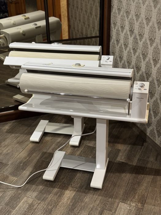 Прасувальний каток Miele B995D — у відмінному стані функція Пари