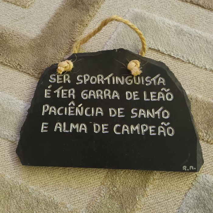 Lousa com verso alusivo ao SCP