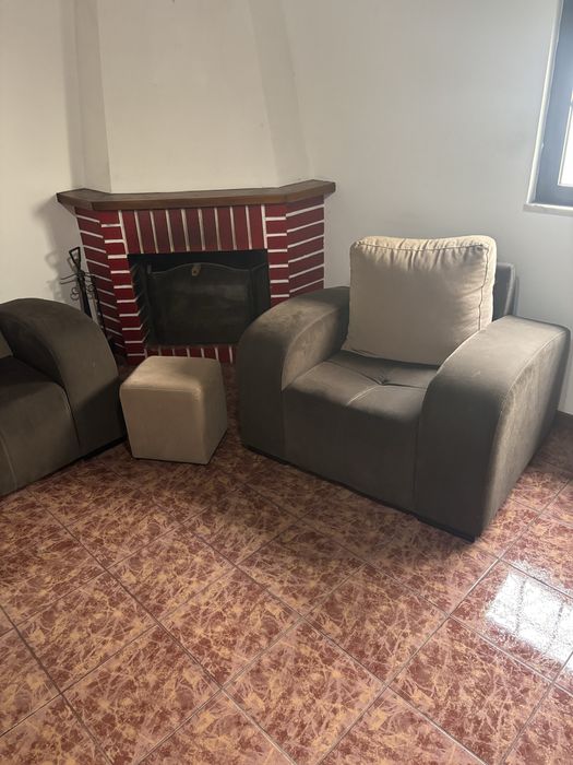 Sofá e poltrona 3+1 e 2 bancos