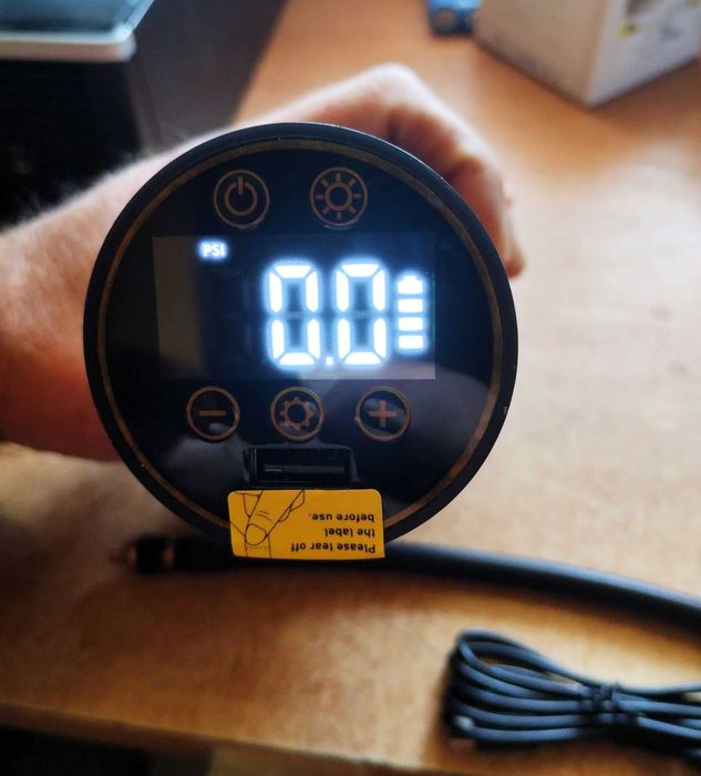 AstroAI Elektryczna Pompka Powietrza kompresor 150PSI 4500mA