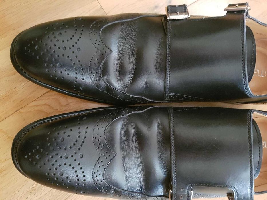 Sapatos com fivelas Made In tamanho 43