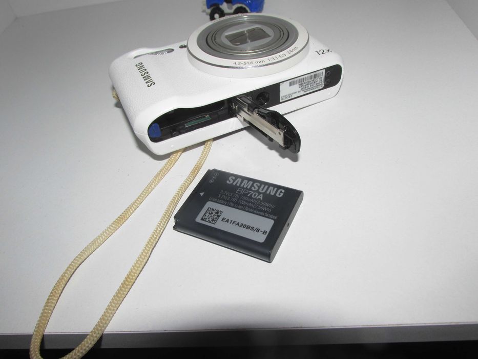Samsung WB35F 16.2MP Smart WiFi & NFC Digital Camera